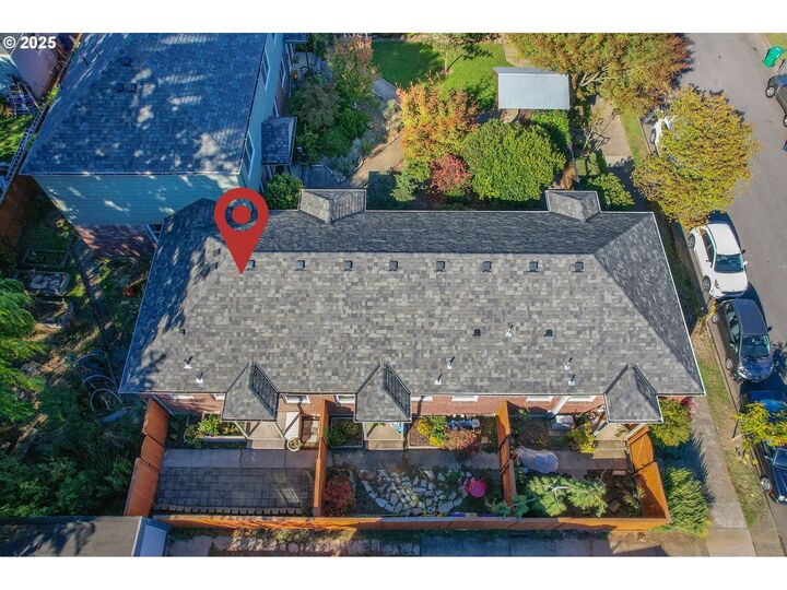 Property Photo: 5405 NE 10th Ave 3 OR 97211