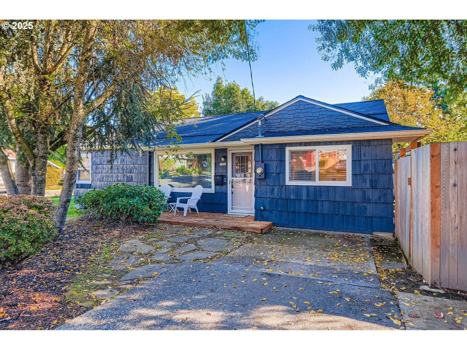 Property Photo:  7956 SE 19th Ave  OR 97202 