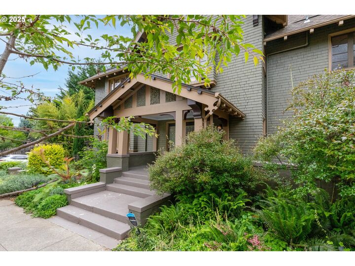 Property Photo: 908 NW 25th Ave OR 97210