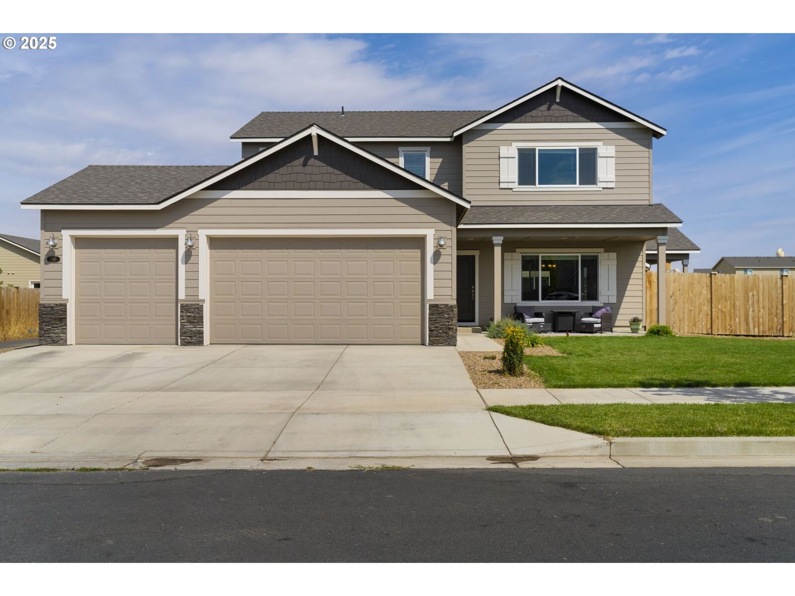 Property Photo:  280 NW Double Eagle Ave  OR 97741 