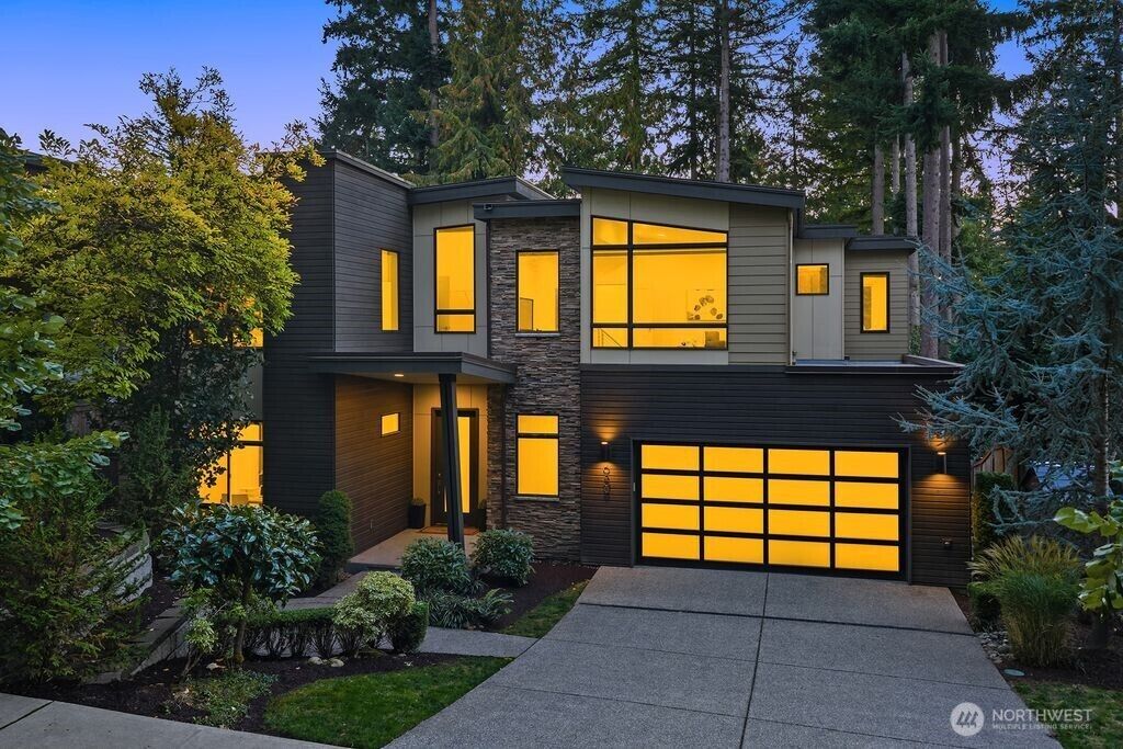 Property Photo: 6809 120th Avenue NE WA 98033