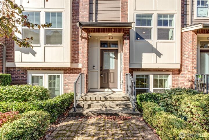 Property Photo: 1313 Brooklyn Walk NE 18 WA 98029