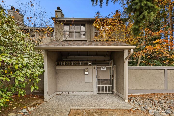 Property Photo:  19523  86th Avenue W 523  WA 98026 
