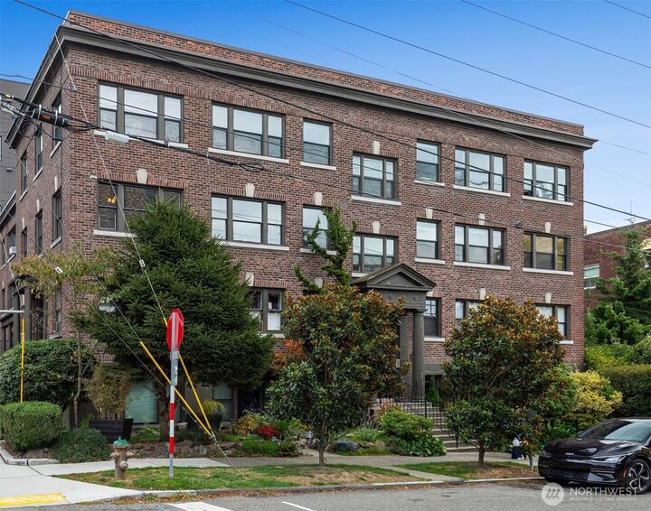 1136  13th Avenue 305  Seattle WA 98112 photo