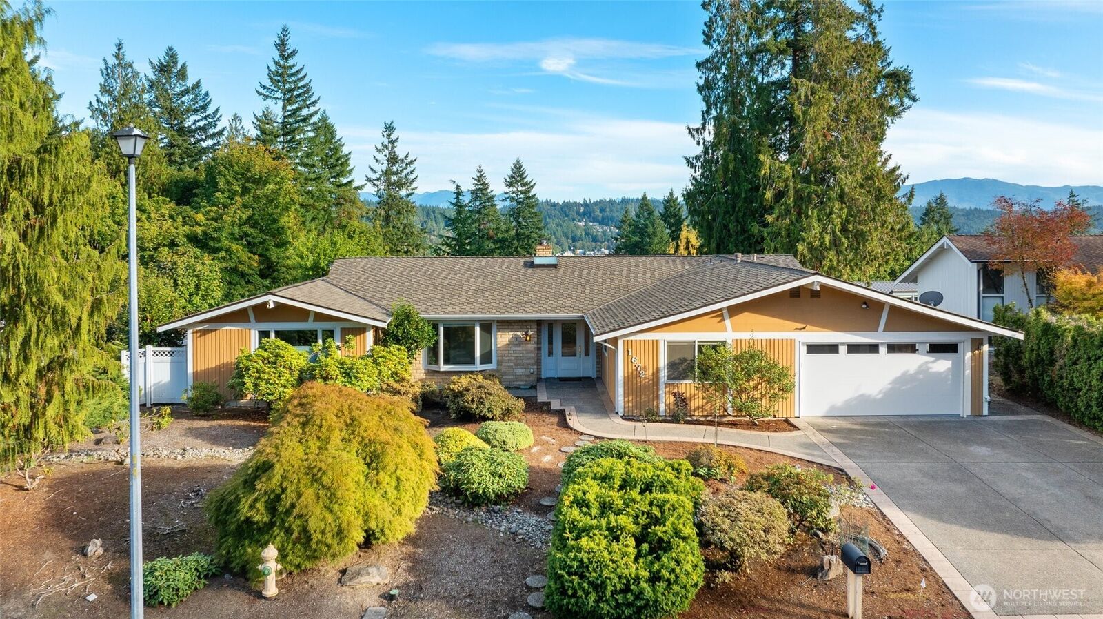 Property Photo: 1672 185th Avenue NE WA 98008