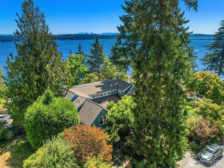 Property Photo: 5157 NE Latimer Place WA 98105