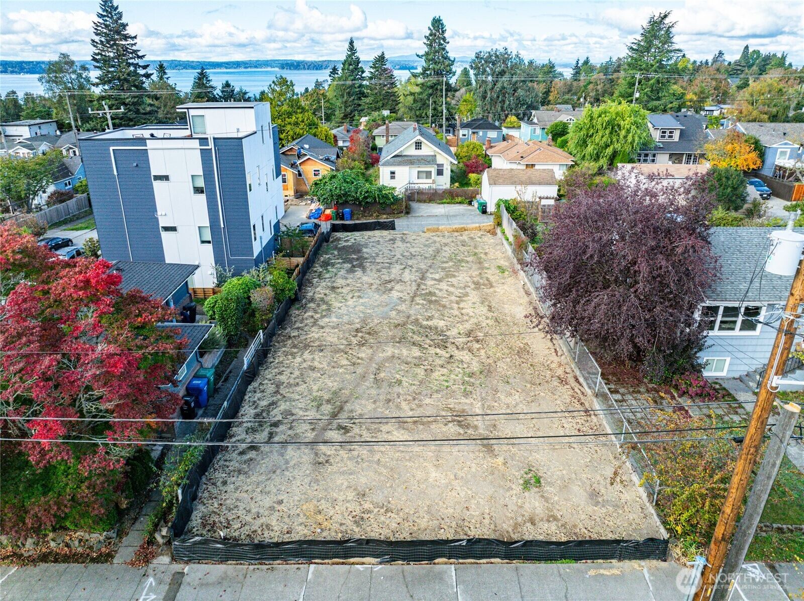 Property Photo:  6539  44th Avenue SW  WA 98136
