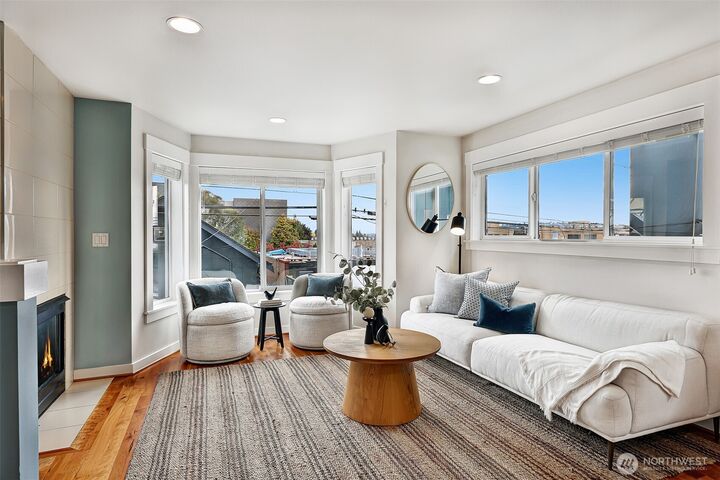 Property Photo:  4018  Linden Avenue N A  WA 98103 