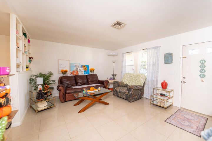 Property Photo:  382 SE Evans Avenue  FL 34984