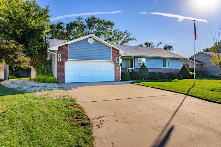 Property Photo: 2611 Goldenrod Rd KS 67117-8038