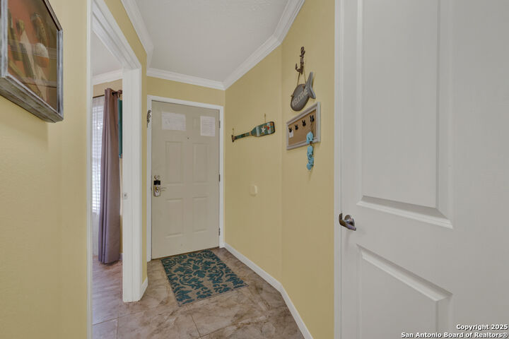 Property Photo:  1603 Parkview Apt D1  TX 78133 