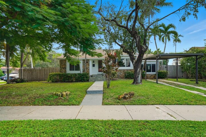 Property Photo: 6258 SW 39th St FL 33155