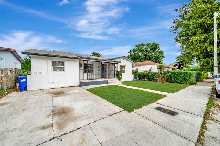 Property Photo:  919 NW 76th St  FL 33150 