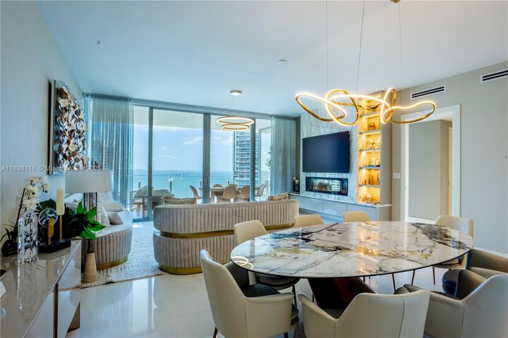 Property Photo: 300 Biscayne Boulevard Way 2203C FL 33131