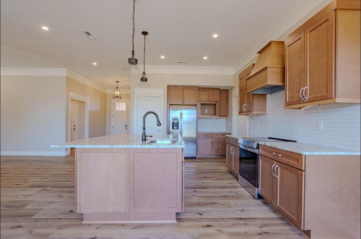 Property Photo:  304 Magnolia Dr  AL 35661 - MUSCLE S 