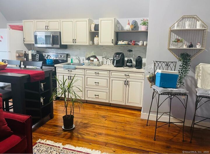 Property Photo:  724 Capitol Avenue  CT 06606 