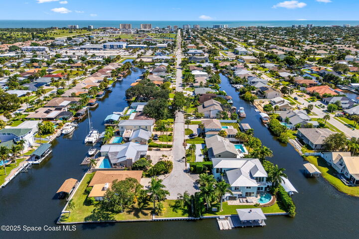 Property Photo:  695 Jackson Court  FL 32937 