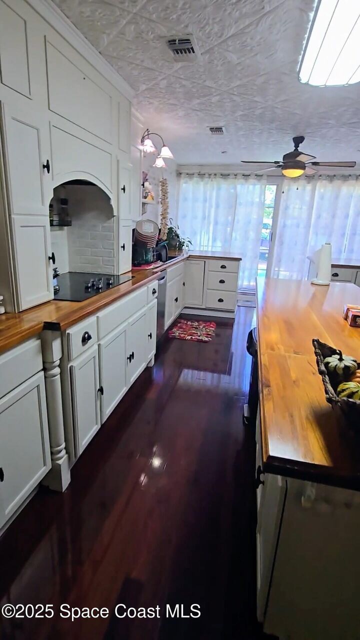 Property Photo:  310 Glenwood Avenue  FL 32937 