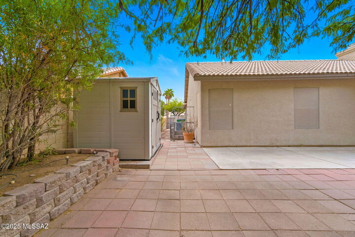 Property Photo: 7094 W Amarante Drive AZ 85743