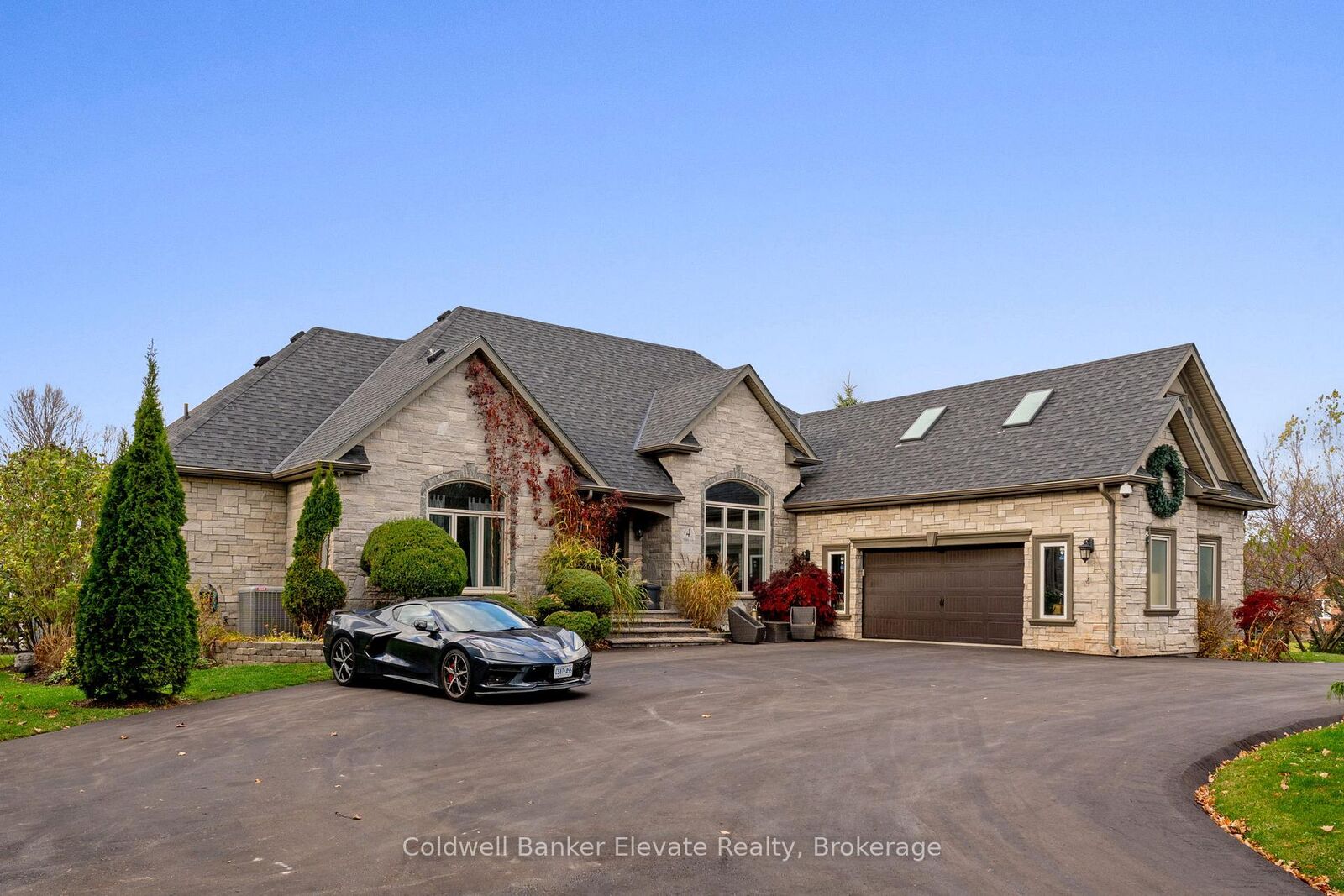 Property Photo: 4 Abbitt Crescent ON L7A 1A6