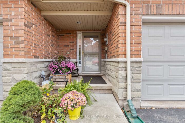Property Photo: 163 Livingston Avenue 31 ON L3M 5S8