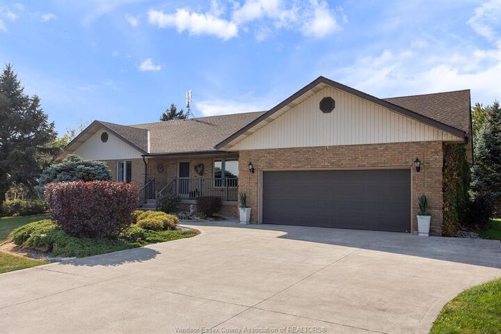 Photo de la propriété:  685 East Ruscom River Road  ON N0R 1S0 