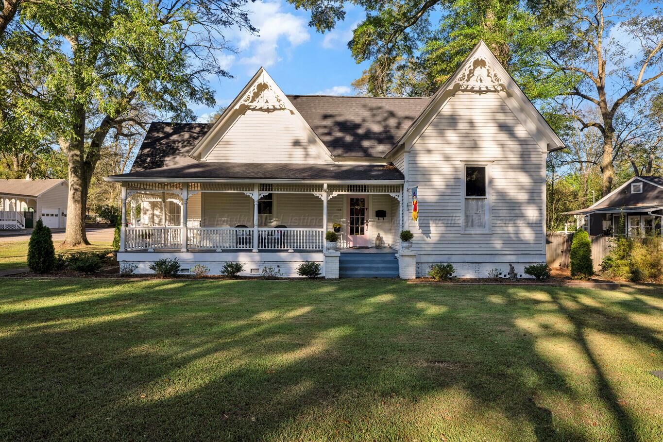 Property Photo: 1112 6th Ave AL 35501