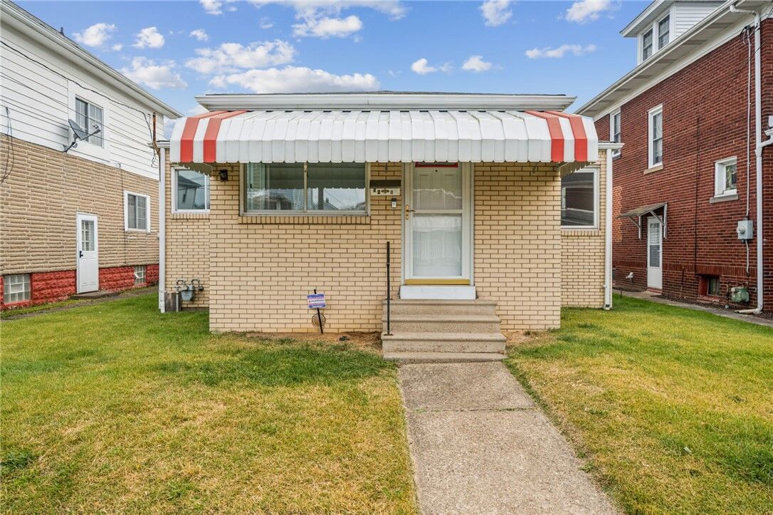 Property Photo: 1202 Dallas Ave PA 15065