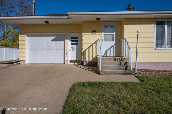 Property Photo:  20 E 10th Street  ND 58647