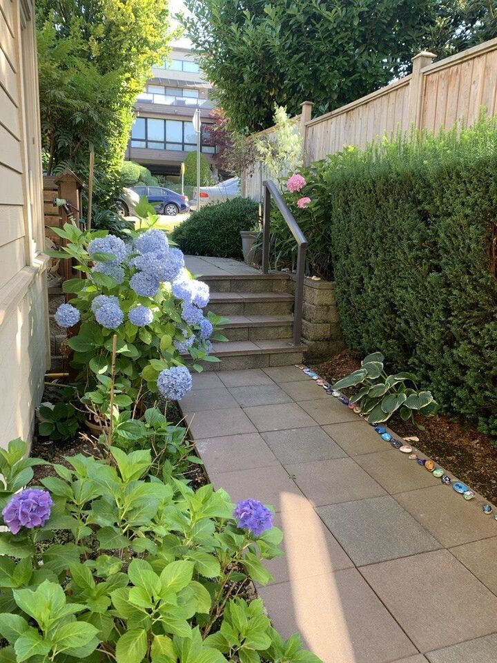 Property Photo: 215 E 4th Street 9 BC V7L 1J1