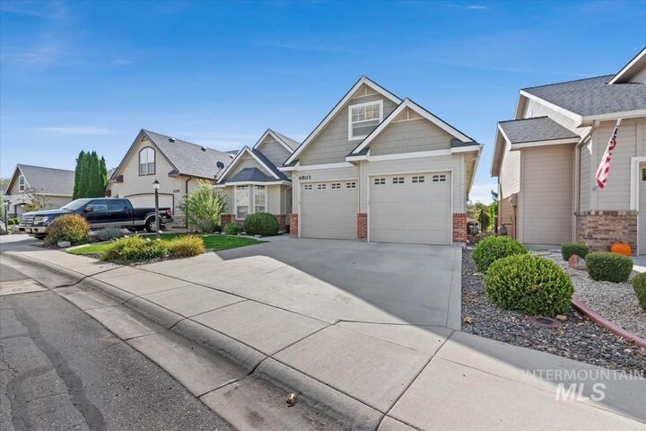 Property Photo: 6803 E Greens Dr ID 83687