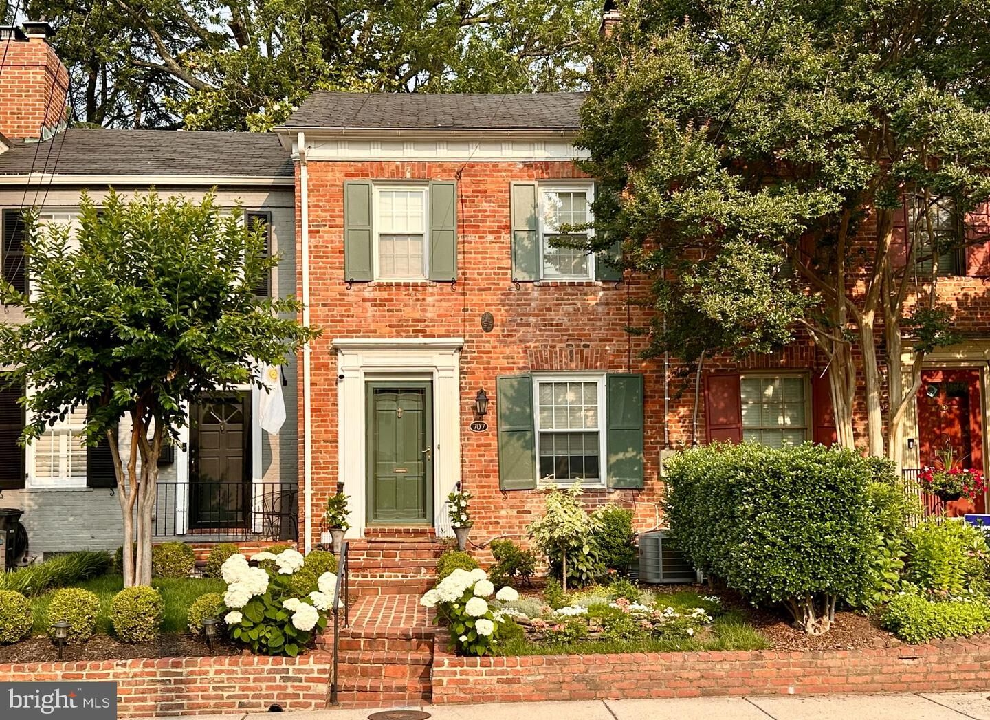 Property Photo:  707 S Royal Street  VA 22314 