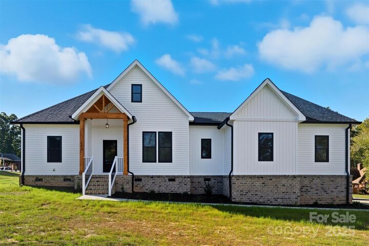 Property Photo:  1213 Creekside Drive  NC 28613 