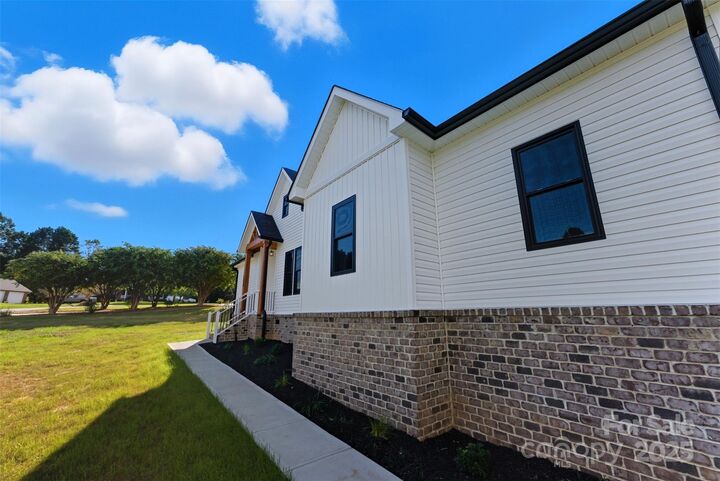 Property Photo:  1213 Creekside Drive  NC 28613 