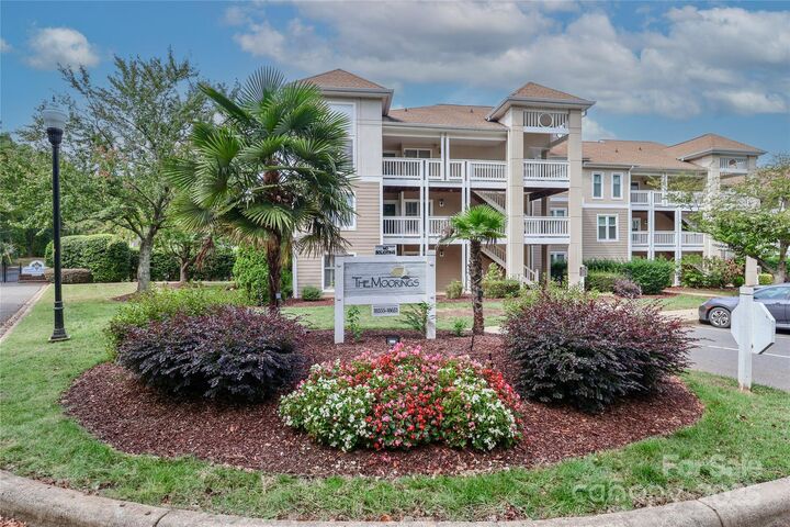 Property Photo:  18563 Vineyard Point Lane  NC 28031
