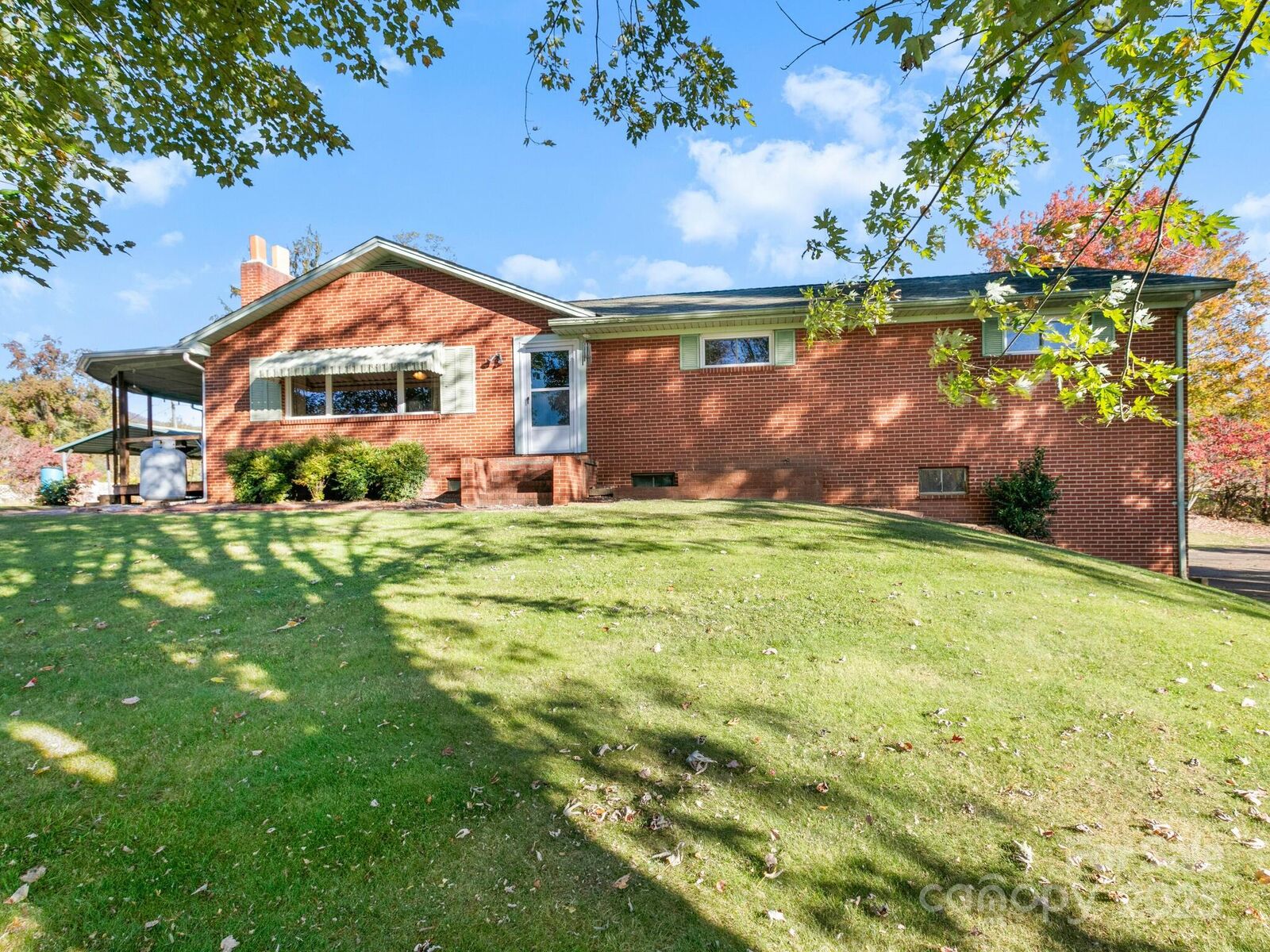 Property Photo: 11 Aloha Circle NC 28715