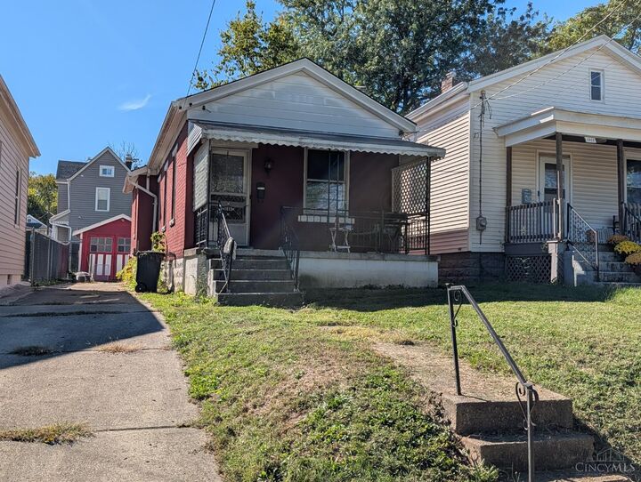Property Photo: 1813 Ridgeway Avenue OH 45212