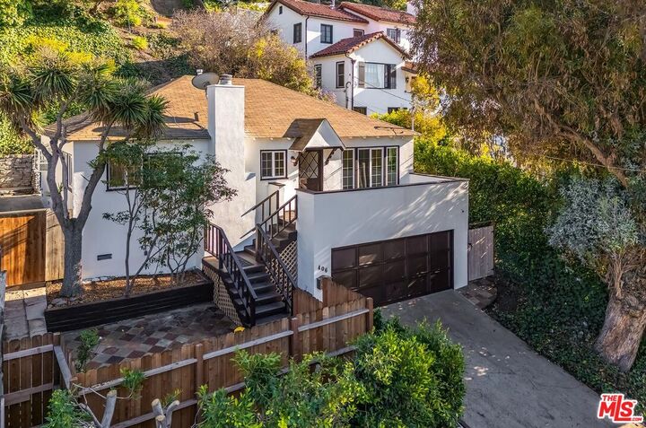 Property Photo: 406 Entrada Dr CA 90402