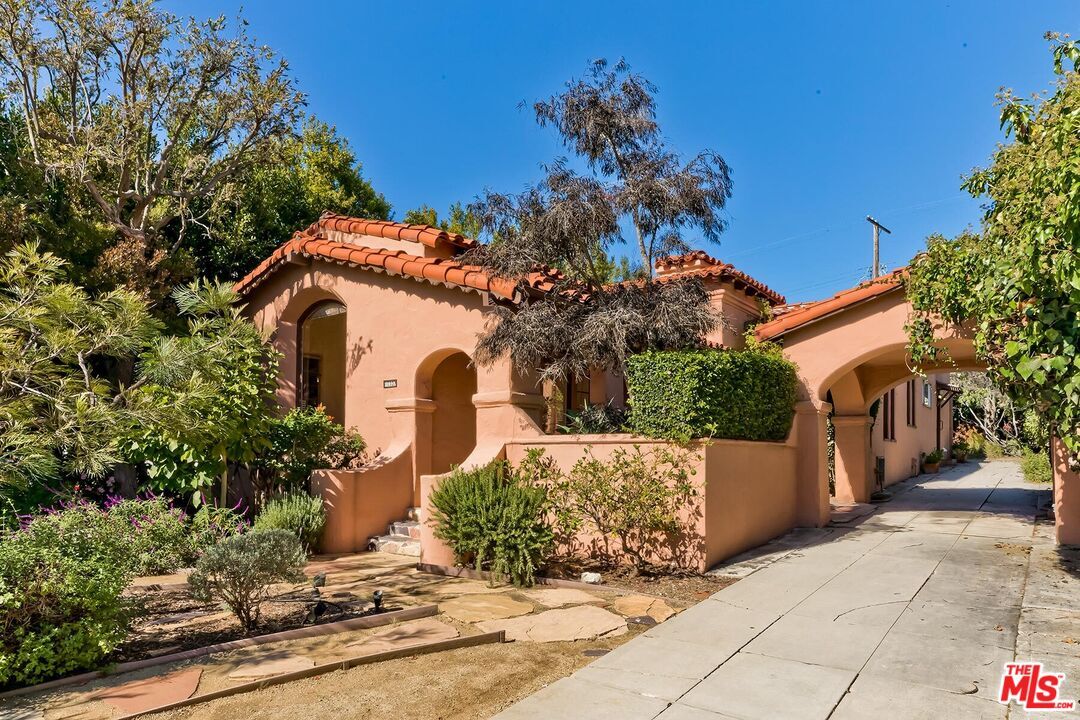 Property Photo: 10337 Dunleer Dr CA 90064