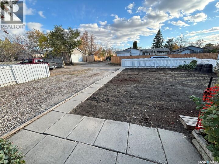 Property Photo: 3213 33rd Street W SK S7L 4R1