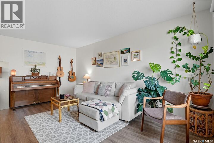 Property Photo: 512 I Avenue S SK S7M 1Y5