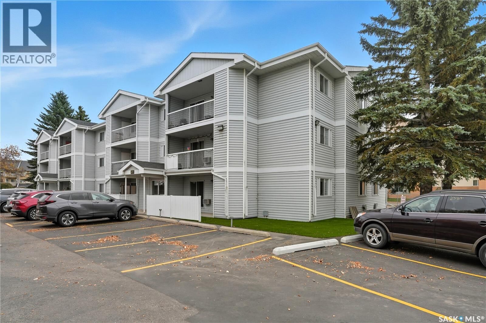 Property Photo: 107 309B Cree Crescent SK S7K 7Y3