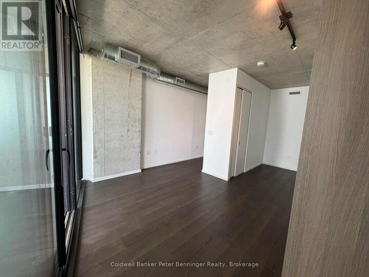 Photo de la propriété:  21 Lawren Harris Square 514  ON M5A 0T4 