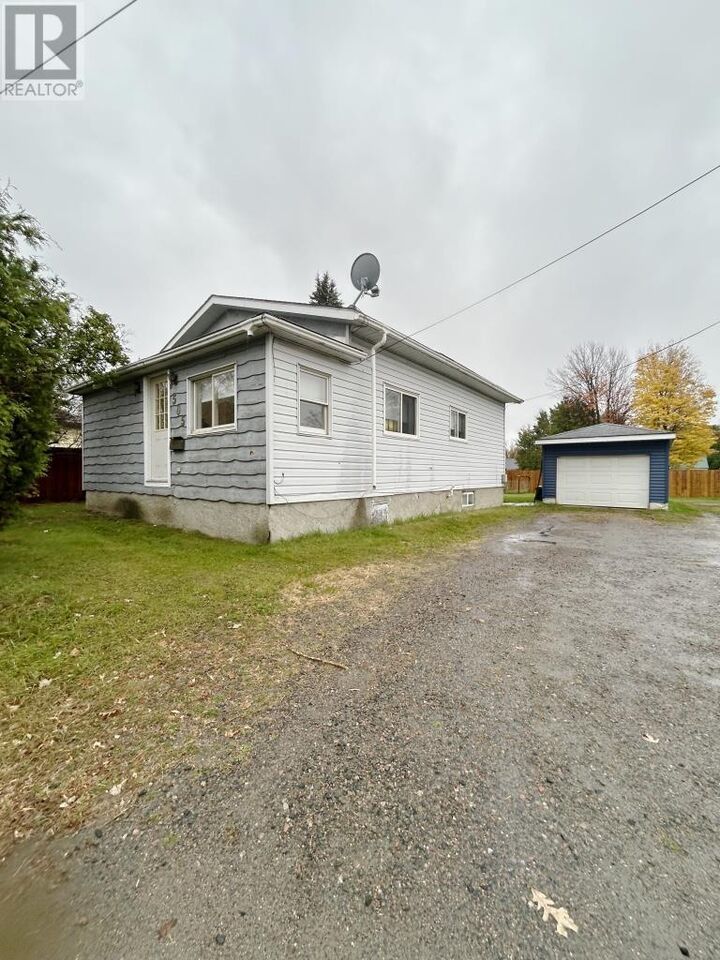505 King'S Highway  Fort Frances ON P9A 2S9 photo