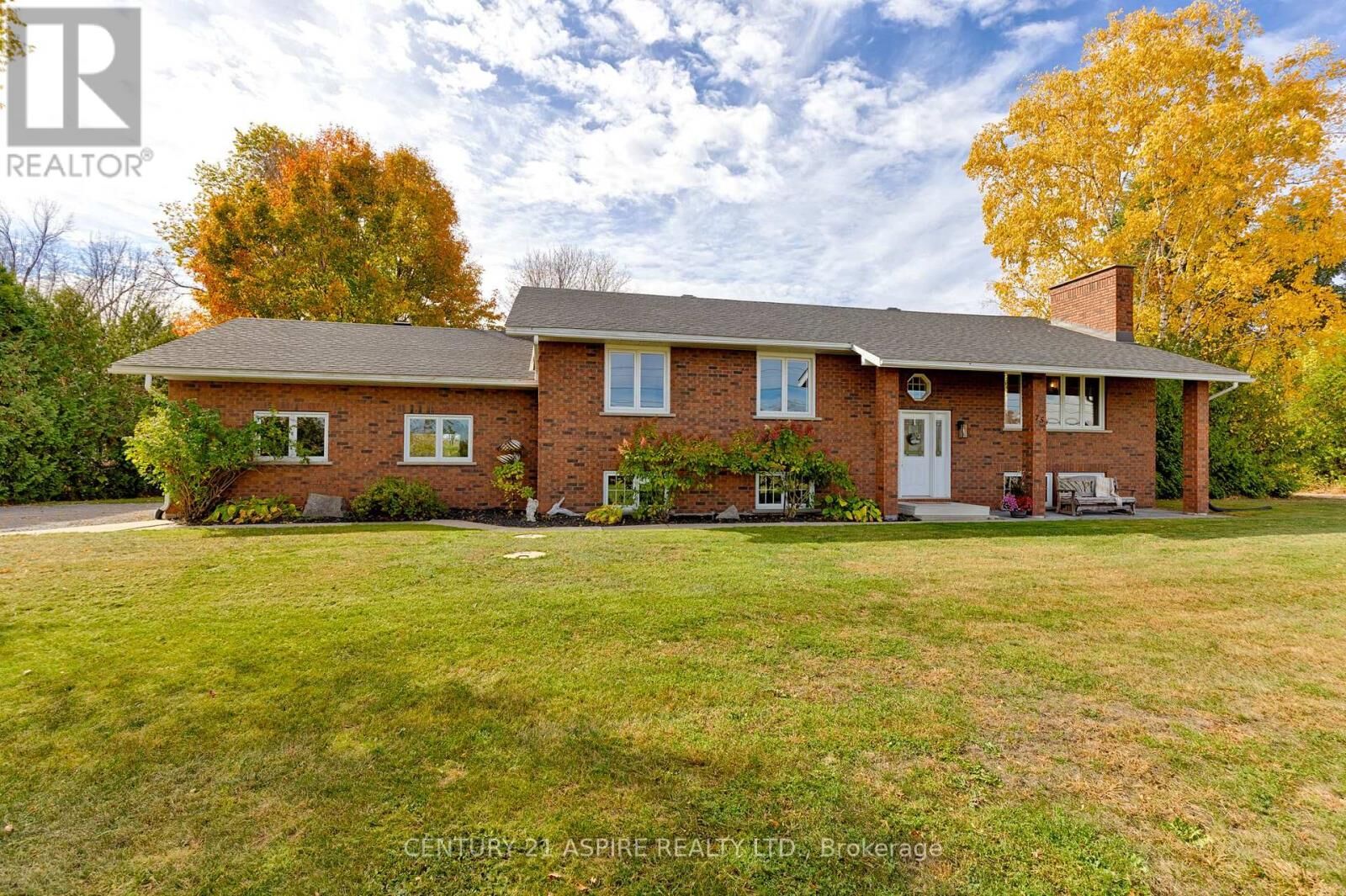 Property Photo: 75 Pembroke Street ON K0J 1K0