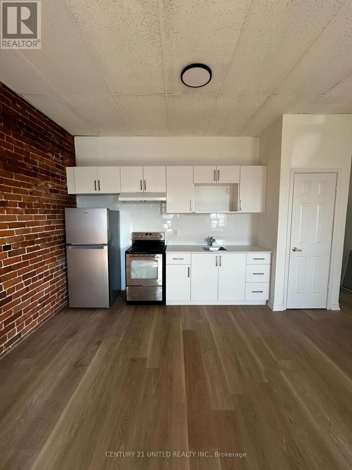 Property Photo: 174.5 Hunter Street West 6 ON K9H 2L2