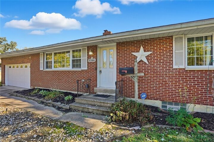 Property Photo: 2286 Yorkshire Place OH 45419