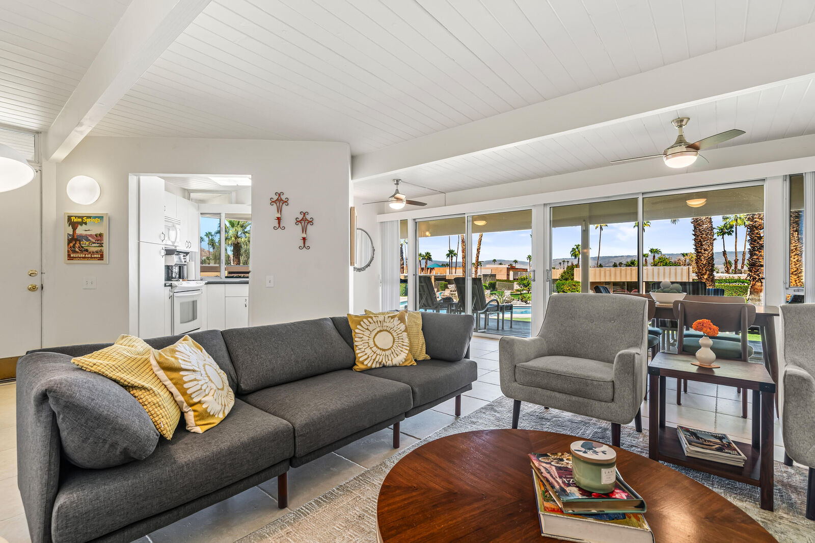 Property Photo: 172 Sandpiper Street CA 92260