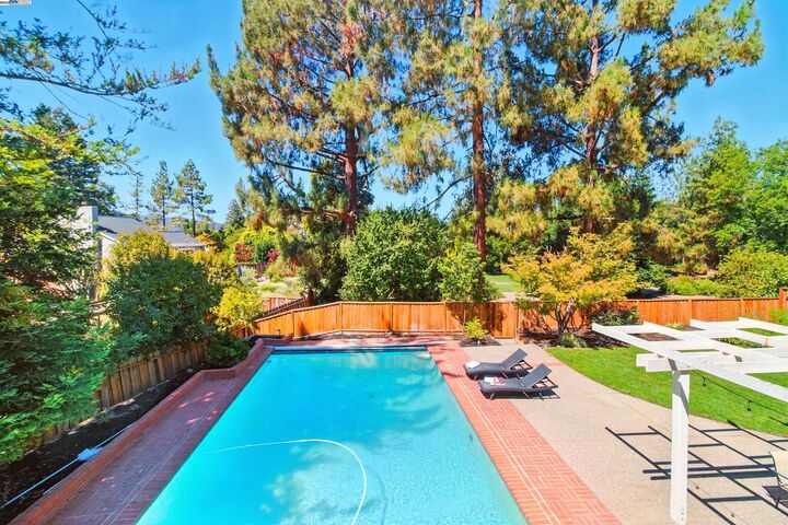 Property Photo: 2673 Velvet Way CA 94596