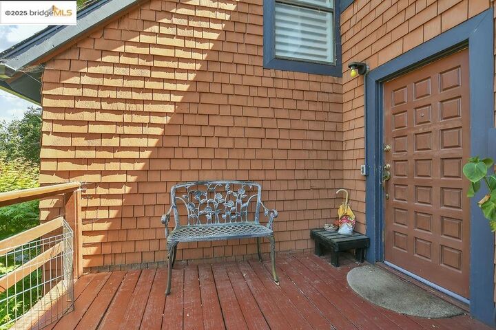 Property Photo: 7141 Homewood Dr CA 94611